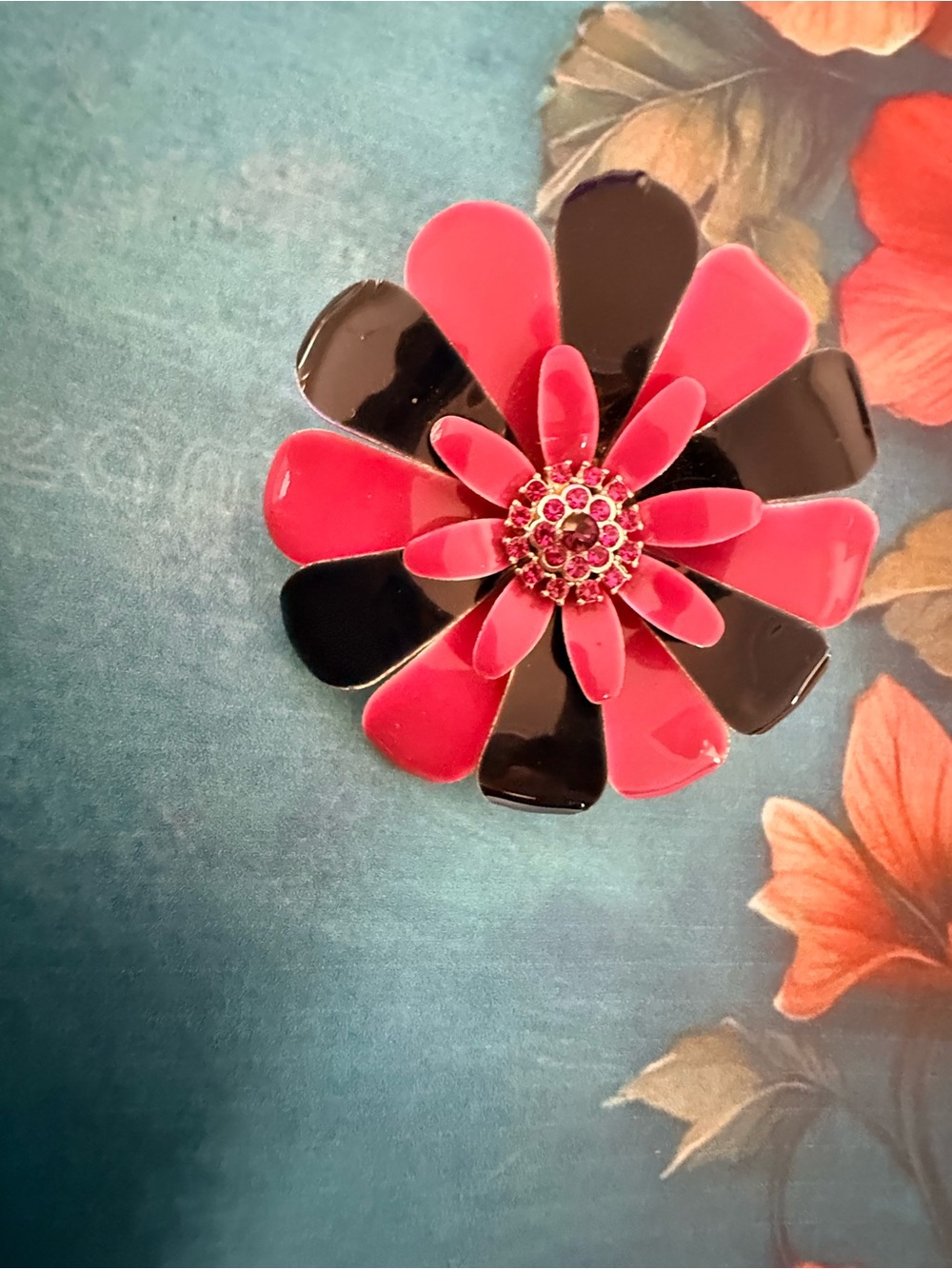 Pink & Black Flower Brooch Pin - Stylish Floral Accessory